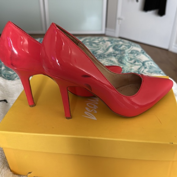 Coral pointed toe heels - Picture 3 of 5